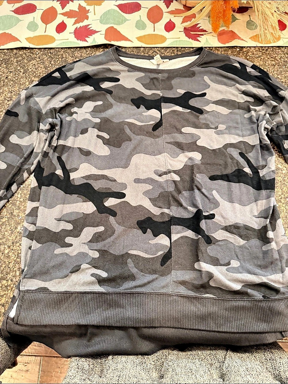Time and Tru Womens Camo Sweatshirt Size 12-14 Like New